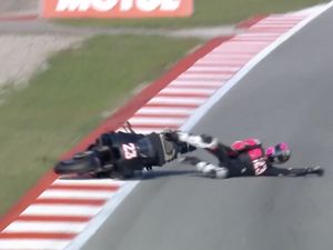 Apesnya Bastianini: Duit Miliaran Melayang, Baru Geber KTM Motornya Hancur Apesnya Bastianini: Duit Miliaran Melayang, Baru Geber KTM Motornya Hancur