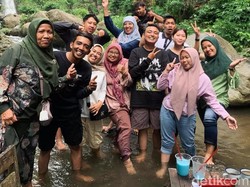 Viral Bikin Haru, Teman Satu Geng Kompak Ajak Ibu Masing-masing untuk Liburan