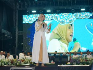 Selawatan di Kampanye Akbar, Vivit Ajak Tolak Kampanye Hitam Selawatan di Kampanye Akbar, Vivit Ajak Tolak Kampanye Hitam