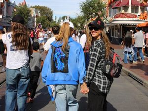 Penampilan Awet Muda Jessica Alba, Disebut Bak Sepantaran Putri Remajanya