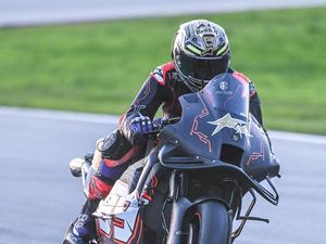 Kesan Martin Jajal Motor Aprilia, Beda dari Ducati Kesan Martin Jajal Motor Aprilia, Beda dari Ducati