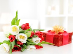 25 Ide Kado Hari Guru untuk Perempuan dan Laki-laki, Bermanfaat & Murah