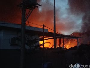 Kebakaran Gudang di Terboyo Semarang, Api Berawal dari Atap Kebakaran Gudang di Terboyo Semarang, Api Berawal dari Atap