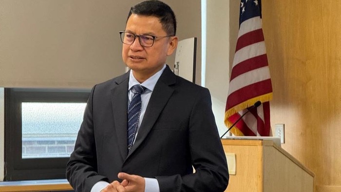 Kepala BPOM Taruna Ikrar Kepala BPOM Taruna Ikrar di saat menyambangi Universitas Harvard di Amerika Serikat