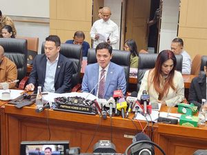 Video: Komisi III Terima 469 Aduan Sepanjang 2024, Terbanyak Masalah Pengadilan Video: Komisi III Terima 469 Aduan Sepanjang 2024, Terbanyak Masalah Pengadilan
