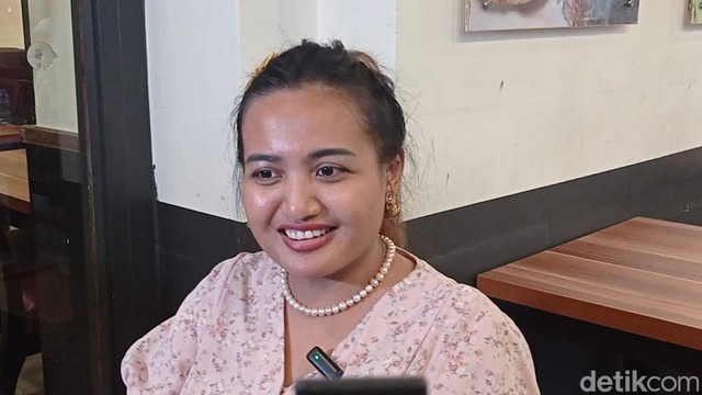 Kabar Terkini Artis dari InsertLive : Sosok Mantan Pacar Lina Mukherjee, Nunggak Bayar Utang Rp400 Juta Usai Kalah Pemilu