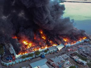 Kebakaran Pabrik Sepeda di Terboyo Semarang Belum Padam hingga Malam Ini Kebakaran Pabrik Sepeda di Terboyo Semarang Belum Padam hingga Malam Ini