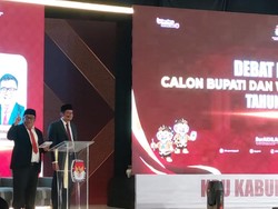 Debat Pilbup Garut: Helmi-Yudi Bicara Prestasi 10 Tahun Kepemimpinan
