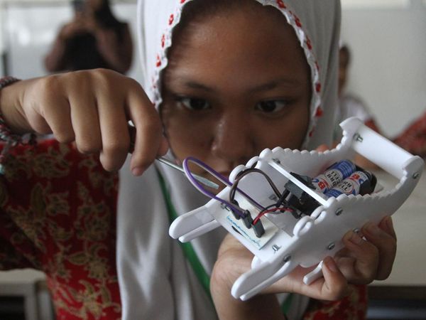 Siswa SD Antusias Ikuti Pelatihan Robotika di Malang