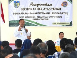 Bagikan Ribuan PTSL di 2 Desa, Pemkab Kediri Ingatkan Warga soal Ini