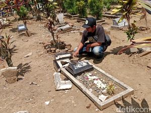 Makam di Sempu Banyuwangi Dirusak Orang Tak Dikenal, 40 Nisan Hancur Makam di Sempu Banyuwangi Dirusak Orang Tak Dikenal, 40 Nisan Hancur