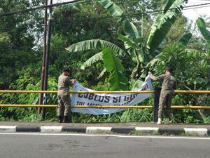 Spanduk Coblos Si Gundul dan Selamat Datang di Kandang Banteng Dicopot Spanduk Coblos Si Gundul dan Selamat Datang di Kandang Banteng Dicopot