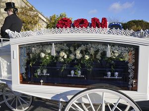 Potret Peti Mati Liam Payne Saat Diantar ke Pemakaman Potret Peti Mati Liam Payne Saat Diantar ke Pemakaman