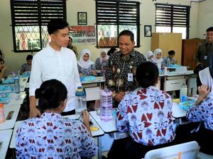 Program Makan Bergizi Gratis di SMKN 3 Kota Tangerang Dipuji Gibran Program Makan Bergizi Gratis di SMKN 3 Kota Tangerang Dipuji Gibran