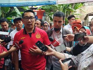 Jawab Tantangan Ketum Jakmania, RK Blusukan Pakai Jersey Persija Jawab Tantangan Ketum Jakmania, RK Blusukan Pakai Jersey Persija