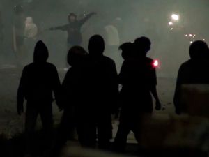 Video: Tawuran Pecah Lagi di Jaktim, Warga Saling Serang Pakai Sajam-Molotov