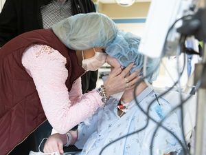 Kisah Pria yang Jalani Transplantasi Wajah Usai Percobaan Bunuh Diri Kisah Pria yang Jalani Transplantasi Wajah Usai Percobaan Bunuh Diri