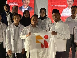 Rembuk Pemuda Jatim Berikan Jaket-Pancakoda kepada Achmad Fauzi