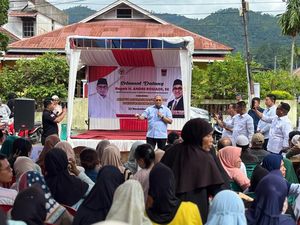 Bagi Ribuan Paket Sembako di Rawang, Andre Rosiade dan Rachmad Wijaya Komit Atasi Banjir