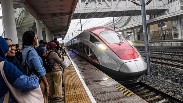 Antusiasme Penumpang di Rute Baru Kereta Cepat Whoosh