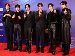 8 Gaya Artis di Red Carpet MAMA Awards 2024, Member RIIZE Tampil Serba Hitam 8 Gaya Artis di Red Carpet MAMA Awards 2024, Member RIIZE Tampil Serba Hitam