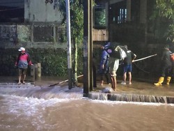 Banjir Rendam Sekolah dan 30 Rumah di Sukabumi