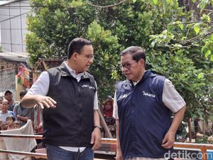 Pramono-Anies Kompak Pakai Rompi Plus Jakarta saat Blusukan ke Cengkareng Pramono-Anies Kompak Pakai Rompi Plus Jakarta saat Blusukan ke Cengkareng