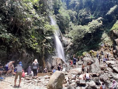 Foto: Sejuk Segar Curug Cigentis di Karawang