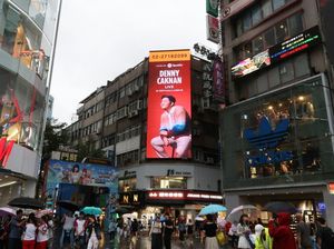 Denny Caknan Eksis Banget di Luar Negeri, Wajahnya Kini Nongol di Taiwan Denny Caknan Eksis Banget di Luar Negeri, Wajahnya Kini Nongol di Taiwan