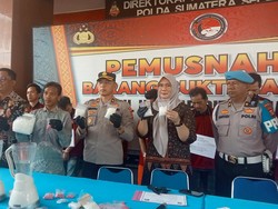 Polda Sumsel Musnahkan 2 Kg Sabu dan Ratusan Pil Ekstasi, 10 Orang Diamankan