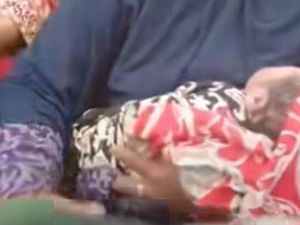 Ibu Muda di Jember Lahirkan Bayi di Jalan Area Perkebunan Ibu Muda di Jember Lahirkan Bayi di Jalan Area Perkebunan