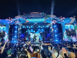 Jika Menang Pilkada, Vivit-Umam Gelar Konser 6 Bulan Sekali di Rembang Jika Menang Pilkada, Vivit-Umam Gelar Konser 6 Bulan Sekali di Rembang