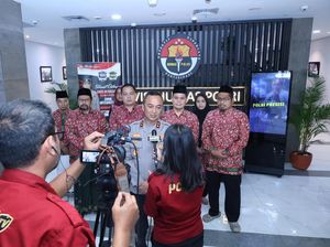 HUT Humas Polri ke-73, Kadiv Humas Berangkatkan Personel-Jurnalis Ibadah Umrah