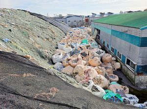 Pabrik Daur Ulang di Korsel Terbengkalai, Sampah Plastik Menggunung Pabrik Daur Ulang di Korsel Terbengkalai, Sampah Plastik Menggunung