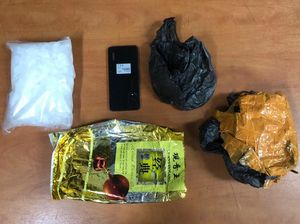 Pria Hendak Edarkan Narkoba di Parigi Moutong Ditangkap, 1 Kg Sabu Disita Pria Hendak Edarkan Narkoba di Parigi Moutong Ditangkap, 1 Kg Sabu Disita