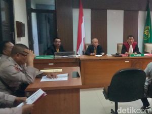 Belasan Bakul Ciu Klaten Disidang, Denda Terkumpul Rp 34 Juta Belasan Bakul Ciu Klaten Disidang, Denda Terkumpul Rp 34 Juta