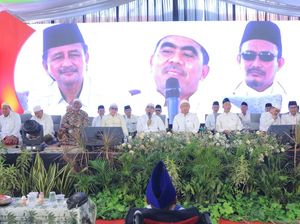 Haul ke-126 KH. M. Sholih Tsani di Ponpes Qomaruddin Jadi Pusat Keagamaan Haul ke-126 KH. M. Sholih Tsani di Ponpes Qomaruddin Jadi Pusat Keagamaan