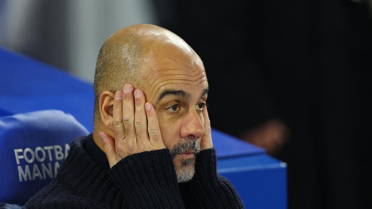 Pep Guardiola sempat berpikir cabut dari Manchester City akhir musim ini (REUTERS/Toby Melville)