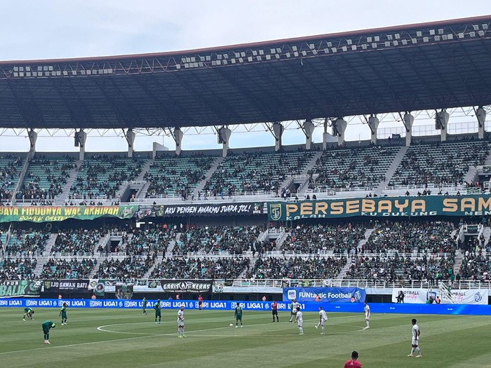 Laga Persebaya vs Persija di Stadion Gelora Bung Tomo, Surabaya