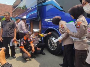 Cek Kelaikan Bus di Mojokerto, Polisi Temukan Sopir Ugal-ugalan Cek Kelaikan Bus di Mojokerto, Polisi Temukan Sopir Ugal-ugalan