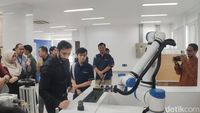 Momen Nouman Ali Khan Kunjungi Pabrik Kosmetik Halal
