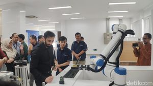Momen Nouman Ali Khan Kunjungi Pabrik Kosmetik Halal