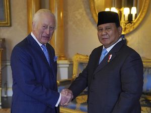 Potret Prabowo Bertemu Raja Charles III di Istana Buckingham Potret Prabowo Bertemu Raja Charles III di Istana Buckingham