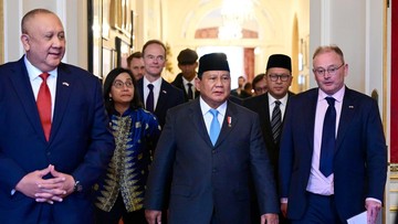 Kata Prabowo ke Sri Mulyani yang Kedinginan di London: Pakai Mantel, Nanti Sakit