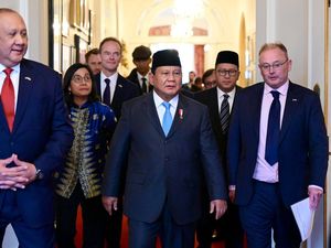 Kata Prabowo ke Sri Mulyani yang Kedinginan di London: Pakai Mantel, Nanti Sakit