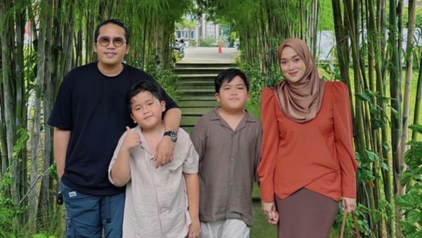 7 Foto Ayus Sabyan Masih Kompak Dengan Ririe Fairus Usai Nikahi Nissa Sabyan