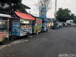 Alun-alun Kembang Joyo Sepi, PKL Ramai-ramai Pindah ke Barat Pendopo Pati
