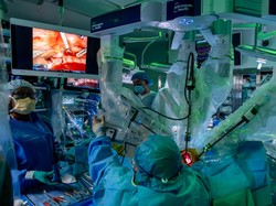 Pertama di Dunia, Pasien Alumni COVID Jalani Transplantasi Paru dengan Robot