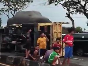 Truk Terguling di Ring Road Banguntapan Bantul