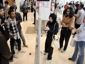Warga Samarinda Berburu Lowongan Pekerjaan Warga Samarinda Berburu Lowongan Pekerjaan